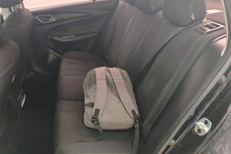 Used Roewe i5 2019 1.5L Automatic 4G Connected Langyue Edition Left Rear Seat