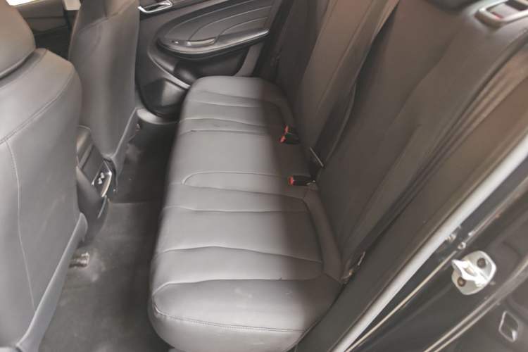 Used Roewe i5 2019 1.5L Automatic 4G Connected Langyue Edition Left Rear Seat