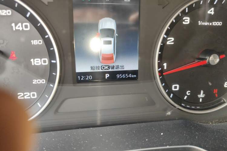 Used Roewe i5 2019 1.5L Automatic 4G Connected Langyue Edition Odometer Close Up