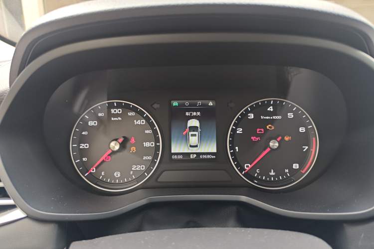 Used Roewe i5 2019 1.5L Automatic 4G Connected Langyue Edition Odometer Close Up