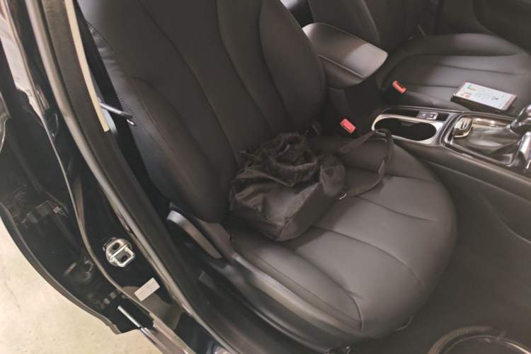 Used Roewe i5 2019 1.5L Automatic 4G Connected Langyue Edition Right Front Seat