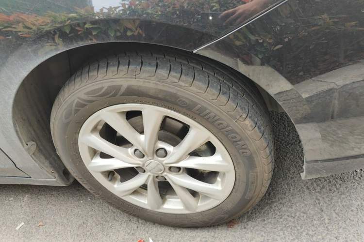 Used Roewe i5 2019 1.5L Automatic 4G Connected Langyue Edition Right Front Wheel Hub