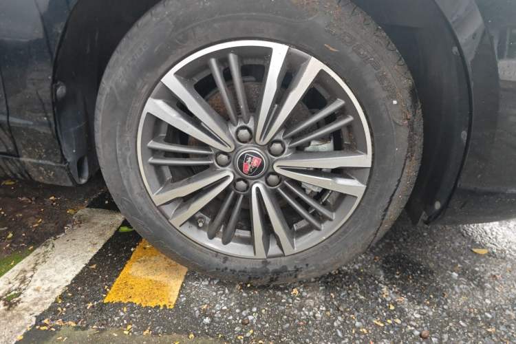 Used Roewe i5 2019 1.5L Automatic 4G Connected Linghao Flagship Edition Right Front Wheel Hub