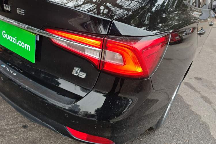 Used Roewe i5 2019 1.5L Automatic 4G Connected Langyue Edition Right Rear Taillight