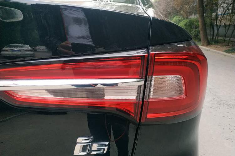 Used Roewe i5 2019 1.5L Manual 4G Connectable Langhao Edition Right Rear Taillight