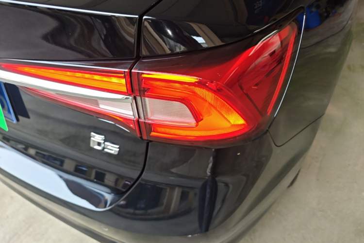 Used Roewe i5 2019 1.5L Automatic 4G Connected Langyue Edition Right Rear Taillight