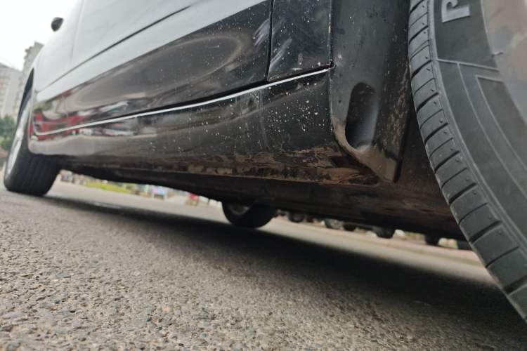 Used Roewe i5 2019 1.5L Automatic 4G Connected Langyue Edition Right Side Sill