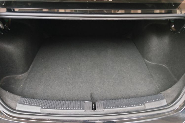 Used Roewe i5 2019 1.5L Automatic 4G Connected Langyue Edition Trunk