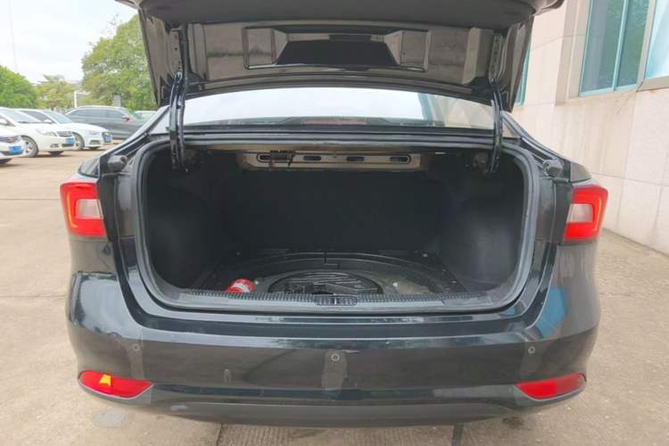 Used Roewe i5 2019 1.5L Manual 4G Connected Langyue Edition Trunk