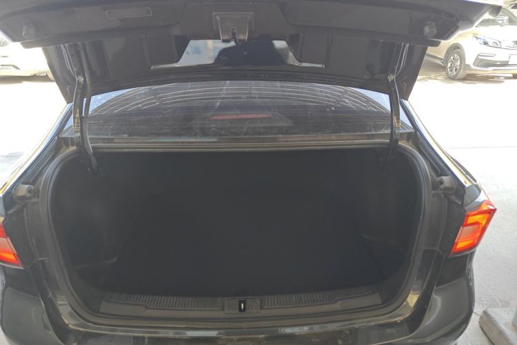 Used Roewe i5 2019 1.5L Manual 4G Connect Leehao Flagship Edition Trunk
