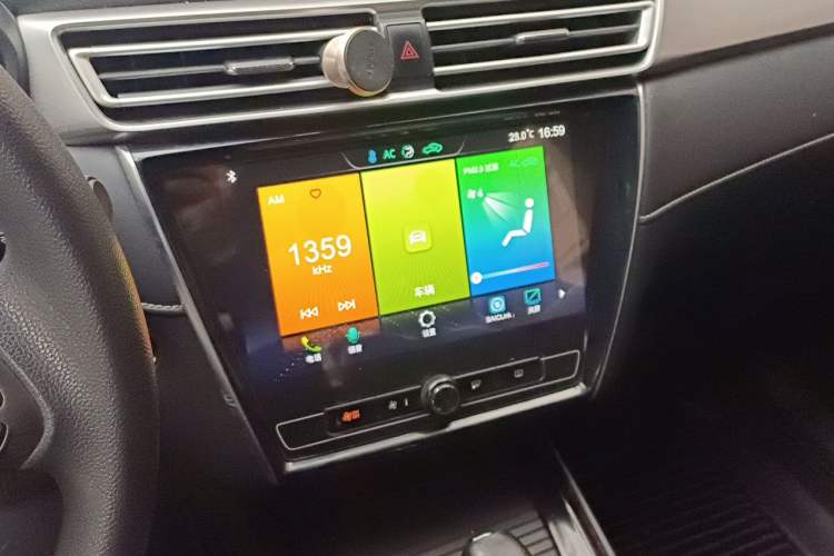 Used Roewe i5 2019 20T Automatic 4G Connected Supercharged Flagship Edition Audio And AC Panel