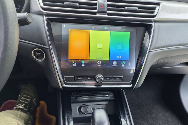 Used Roewe i5 2019 20T Automatic 4G Connect Luxury Flagship Edition Audio And AC Panel