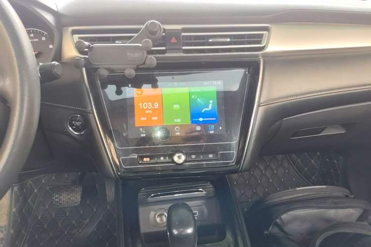 Used Roewe i5 2019 1.5L Automatic 4G Connected Langyue Edition Audio And AC Panel