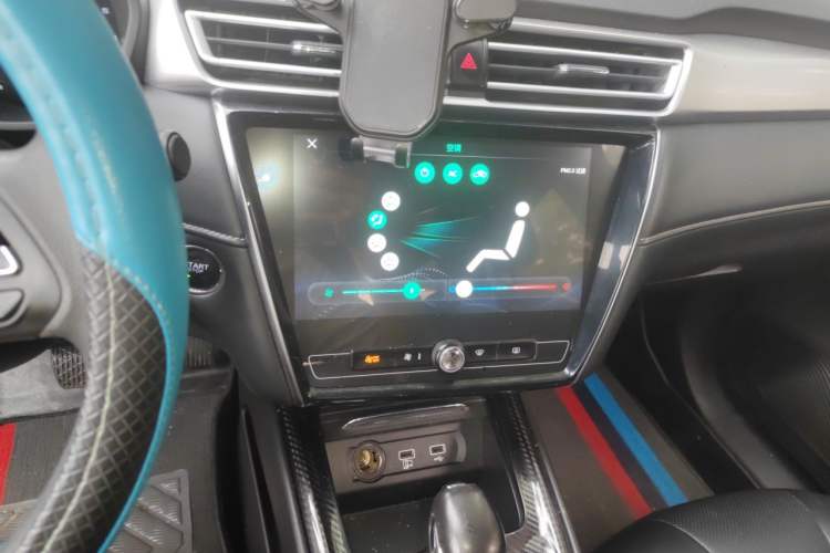 Used Roewe i5 2019 20T Automatic 4G Connect Luxury Flagship Edition Audio And AC Panel