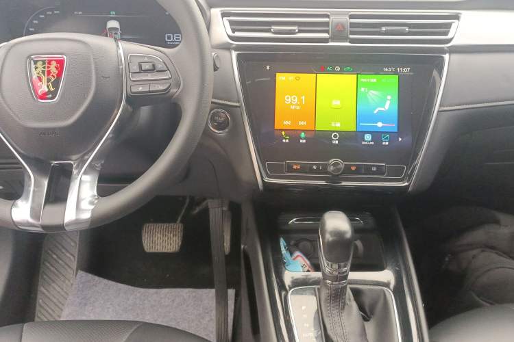 Used Roewe i5 2019 20T Automatic 4G Connect Luxury Flagship Edition Audio And AC Panel