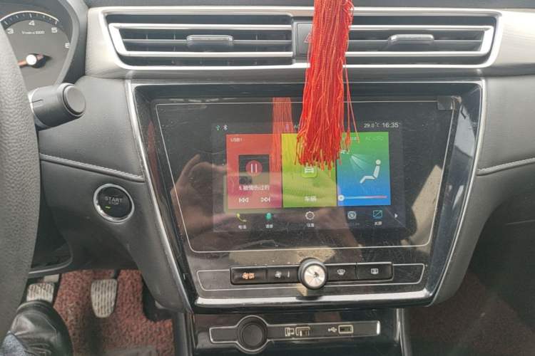 Used Roewe i5 2019 1.5L Manual 4G Connectable Langhao Edition Audio And AC Panel