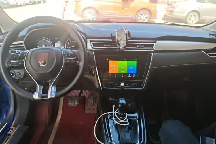 Used Roewe i5 2019 1.5L Automatic 4G Connected Linghao Edition Center Console