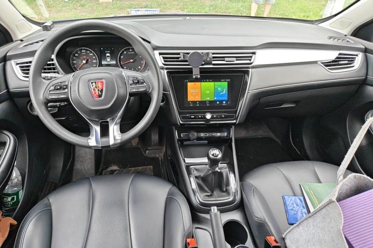Used Roewe i5 2019 1.5L Manual 4G Connectable Langhao Edition Center Console