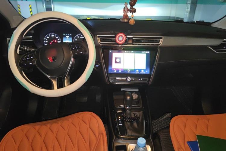 Used Roewe i5 2019 1.5L Automatic 4G Connected Langhao Edition Center Console