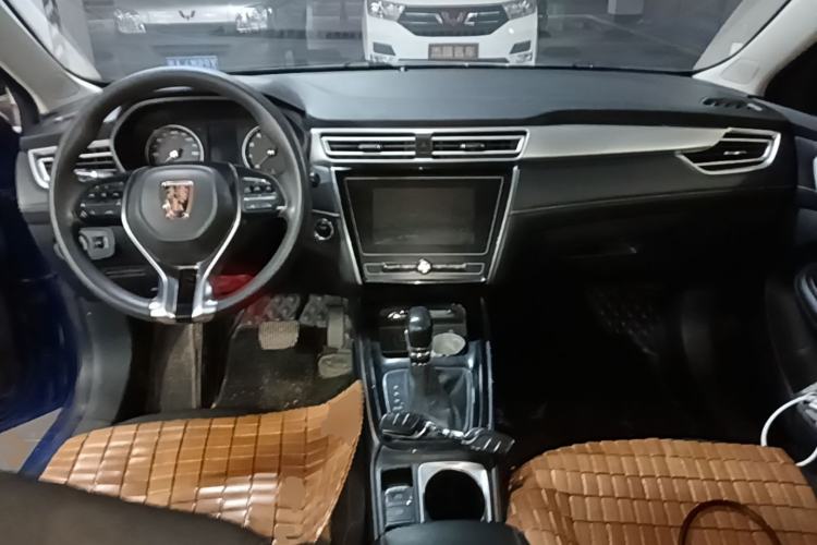 Used Roewe i5 2019 1.5L Automatic 4G Connected Linghao Edition Center Console