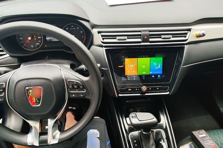 Used Roewe i5 2019 1.5L Automatic 4G Connected Linghao Edition Center Console
