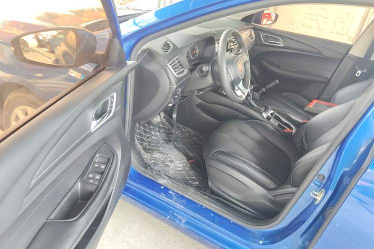 Used Roewe i5 2019 1.5L Automatic 4G Connected Langyue Edition Driver Seat