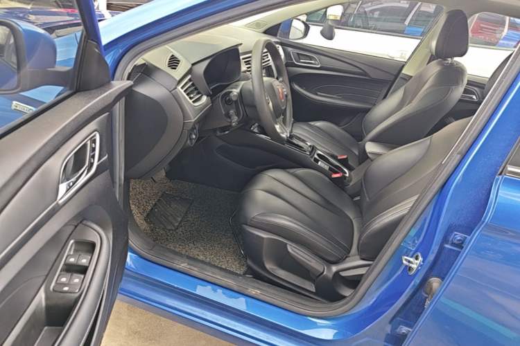 Used Roewe i5 2019 GL 20T Automatic 4G Connected & Ultra-Cool Play Edition Driver Seat