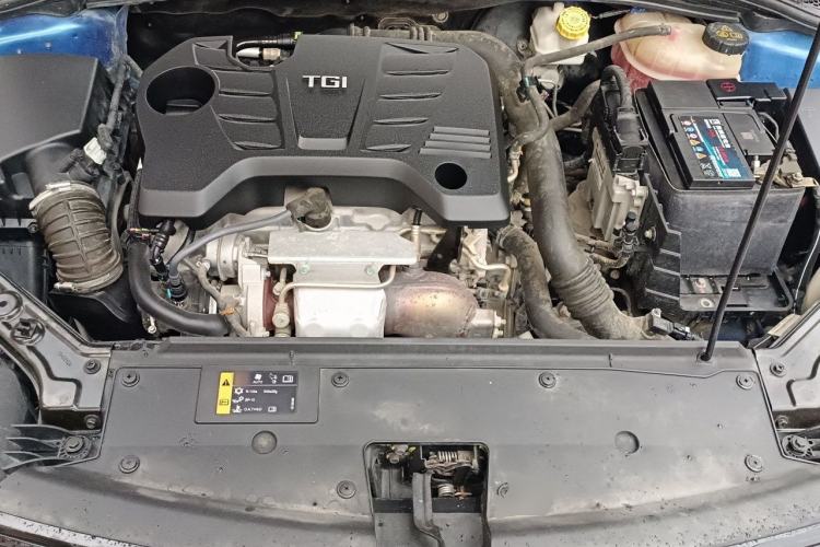 Used Roewe i5 2019 20T Automatic 4G Connected Supercharged Flagship Edition Engine Bay