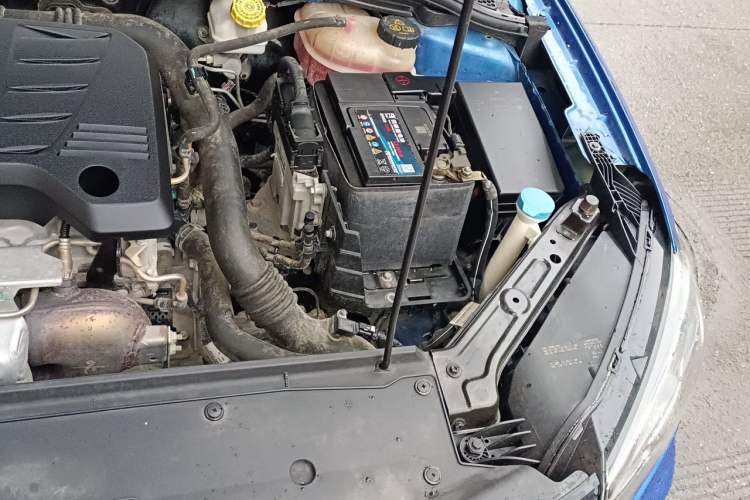 Used Roewe i5 2019 20T Automatic 4G Connected Supercharged Flagship Edition Engine Bay Left