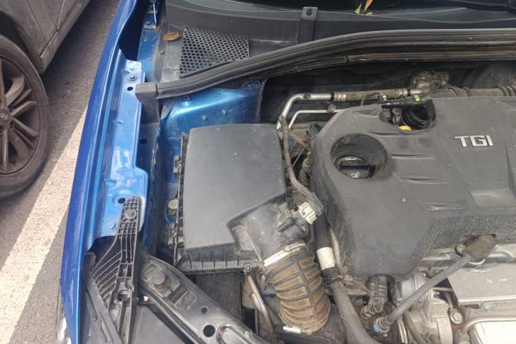 Used Roewe i5 2019 20T Automatic 4G Connected Supercharged Flagship Edition Engine Bay Right
