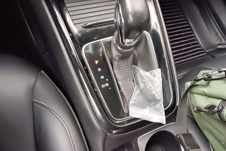 Used Roewe i5 2019 20T Automatic 4G Connected Supercharged Flagship Edition Gear Lever