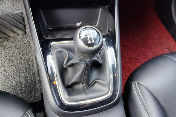 Used Roewe i5 2019 1.5L Manual 4G Connected Langyue Edition Gear Lever