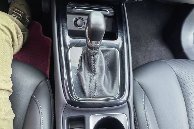 Used Roewe i5 2019 20T Automatic 4G Connect Luxury Flagship Edition Gear Lever