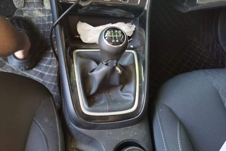 Used Roewe i5 2019 1.5L Manual 4G Connected Langyue Edition Gear Lever