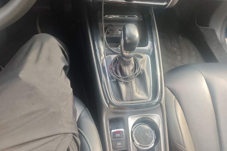 Used Roewe i5 2019 20T Automatic 4G Connected Supercharged Flagship Edition Gear Lever