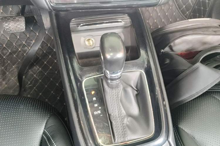 Used Roewe i5 2019 1.5L Automatic 4G Connected Langyue Edition Gear Lever