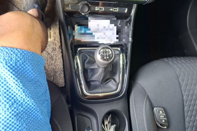 Used Roewe i5 2019 1.5L Manual 4G Connected Langyue Edition Gear Lever