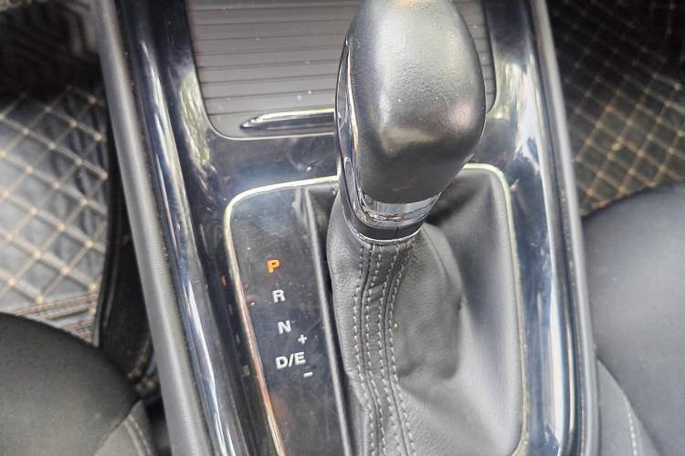 Used Roewe i5 2019 1.5L Automatic 4G Connected Langyue Edition Gear Lever