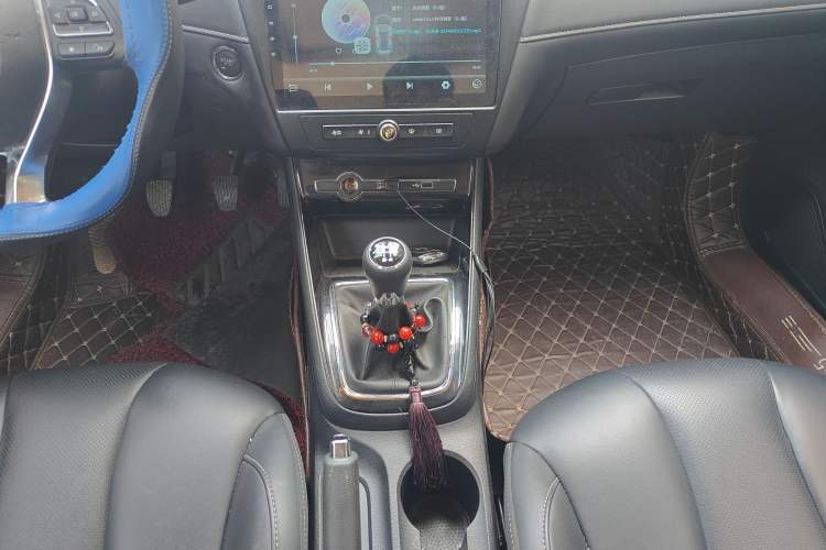 Used Roewe i5 2019 1.5L Manual 4G Connect Leehao Flagship Edition Gear Lever