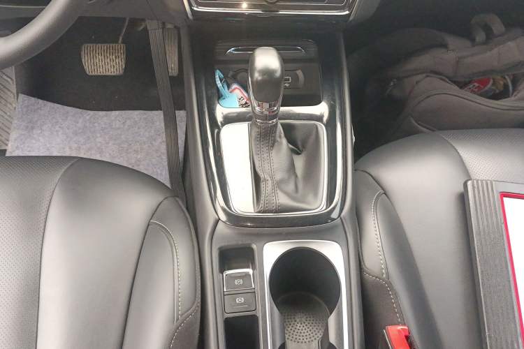 Used Roewe i5 2019 20T Automatic 4G Connect Luxury Flagship Edition Gear Lever