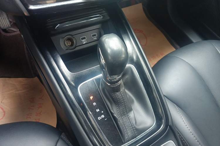 Used Roewe i5 2019 20T Automatic 4G Connected Supercharged Flagship Edition Gear Lever