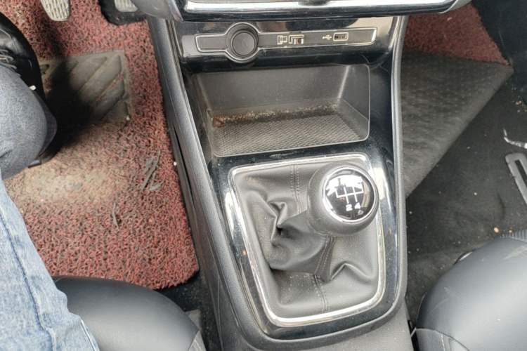 Used Roewe i5 2019 1.5L Manual 4G Connectable Langhao Edition Gear Lever