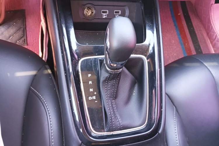 Used Roewe i5 2019 1.5L Automatic 4G Connected Linghao Flagship Edition Gear Lever