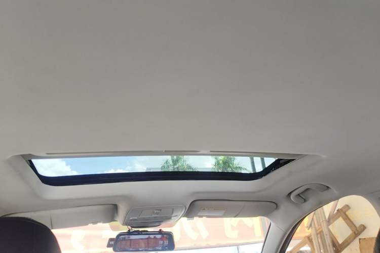 Used Roewe i5 2019 1.5L Automatic 4G Connected Langyue Edition Headliner
