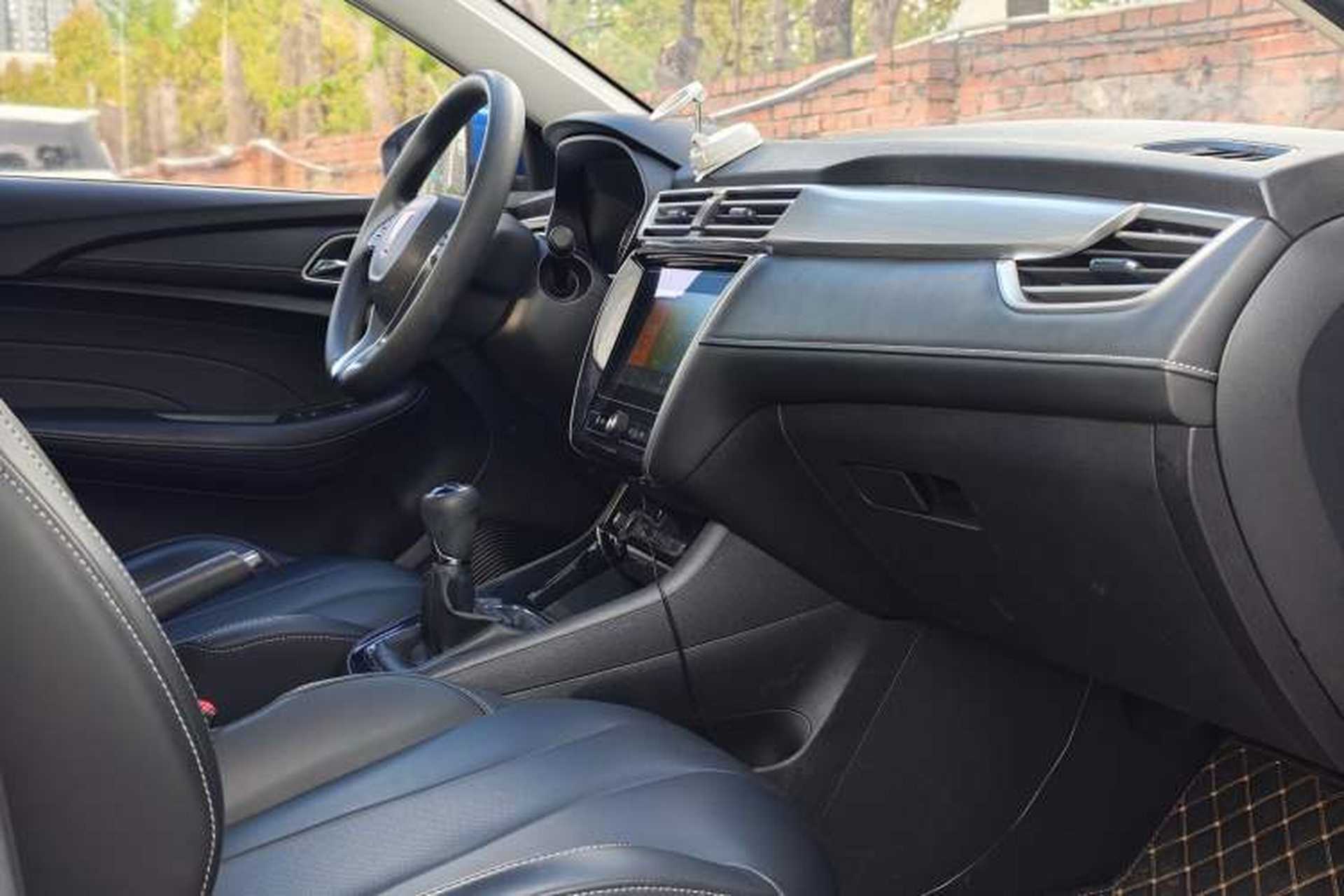 Used Roewe i5 2019 1.5L Manual 4G Connect Leehao Flagship Edition Interior 1