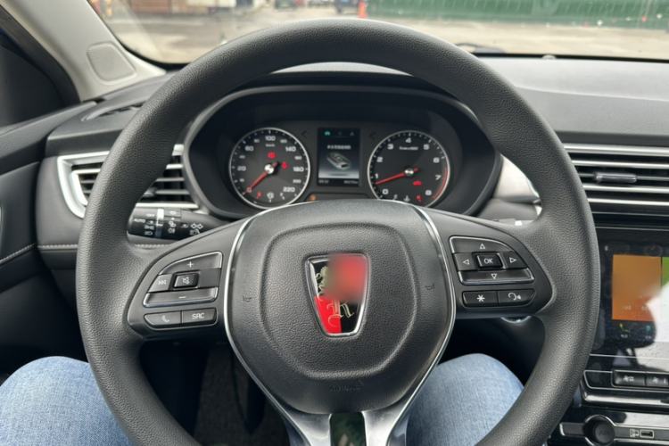 Used Roewe i5 2019 1.5L Manual 4G Connected Langyue Edition Interior 2