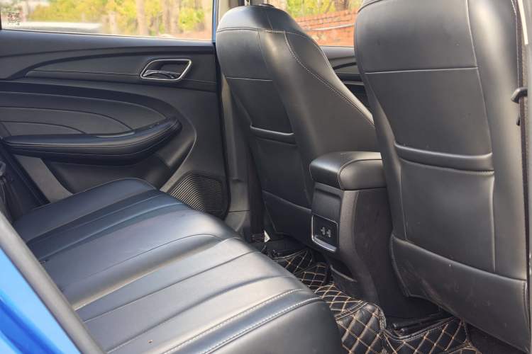 Used Roewe i5 2019 1.5L Manual 4G Connect Leehao Flagship Edition Interior 2