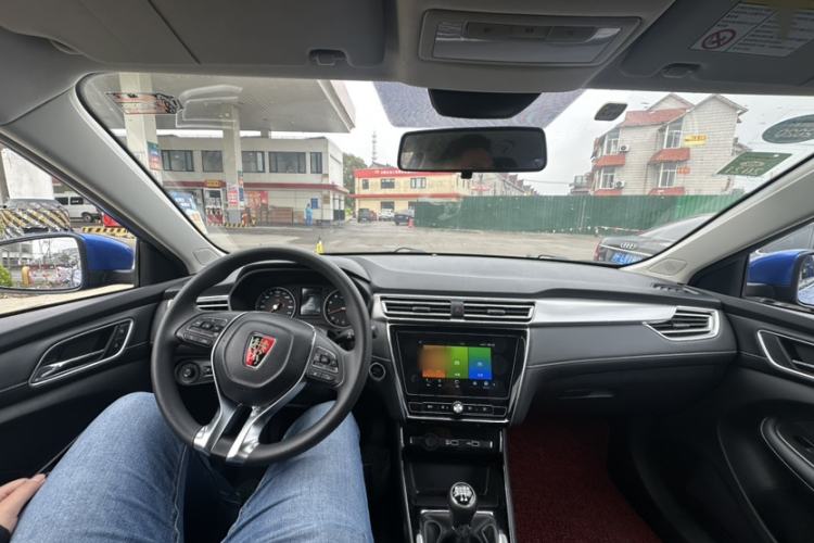 Used Roewe i5 2019 1.5L Manual 4G Connected Langyue Edition Interior 3