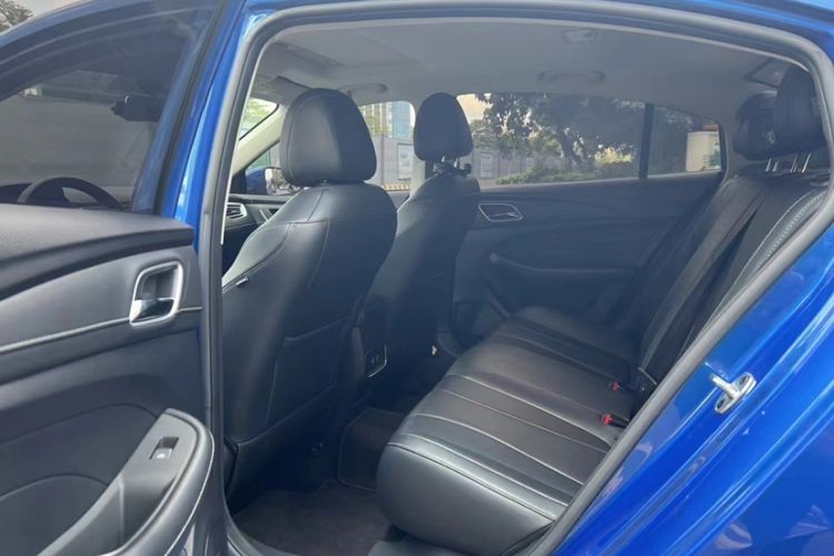 Used Roewe i5 2019 GL 20T Automatic 4G Connected & Ultra-Cool Play Edition Interior 3