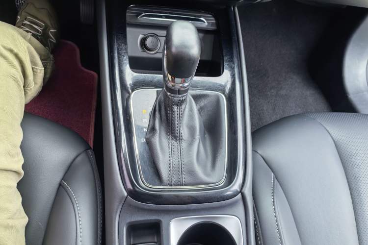 Used Roewe i5 2019 20T Automatic 4G Connect Luxury Flagship Edition Interior 3